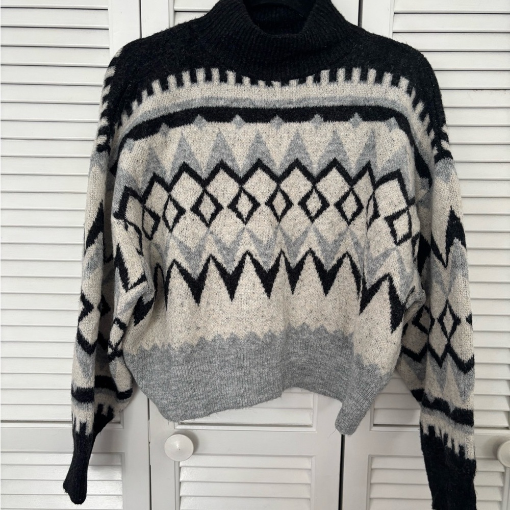 H&M Black and Cream Patterned Turtleneck Sweater